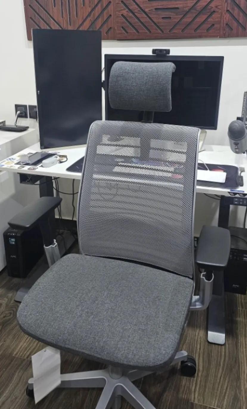 My Steelcase Think chair in front of the Mac Studio workstation